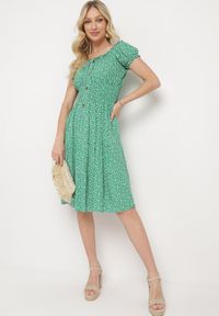Born2be - Zielona Bawełniana Sukienka w Drobne Kwiaty z Gumkami w Talii Fielita. Kolor: zielony. Materiał: bawełna. Długość rękawa: krótki rękaw. Wzór: kwiaty. Sezon: lato. Styl: elegancki #3
