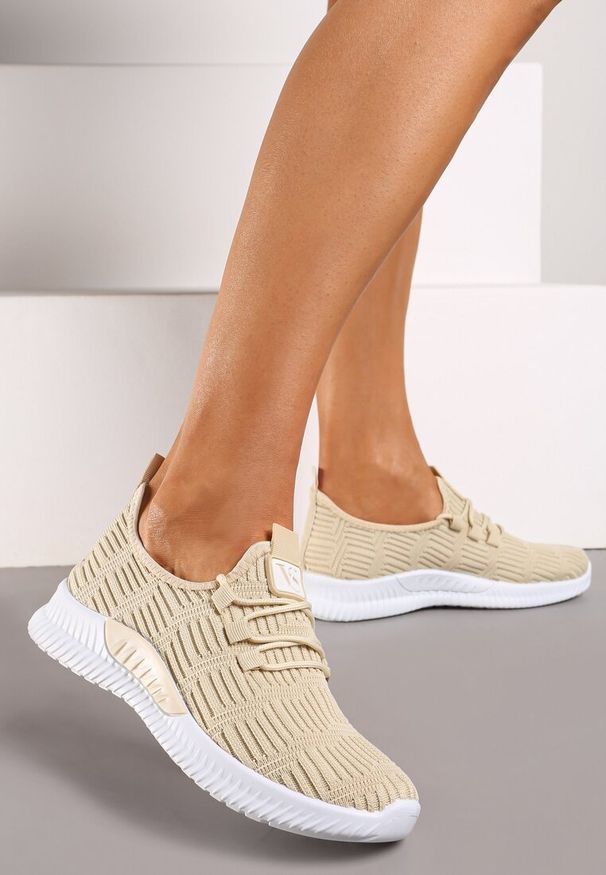 Born2be - Beżowe Buty Sportowe Westtide. Nosek buta: okrągły. Zapięcie: bez zapięcia. Kolor: beżowy. Materiał: materiał. Szerokość cholewki: normalna. Wzór: aplikacja