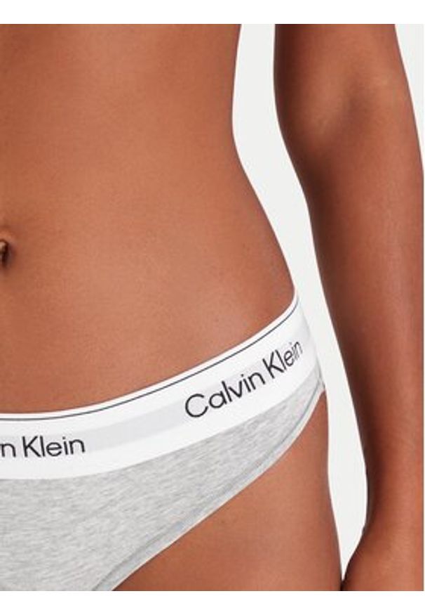 Calvin Klein Underwear Stringi LV00QF8518 Szary. Kolor: szary. Materiał: bawełna