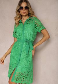Renee - Zielona Ażurowa Sukienka Koszulowa Wiązana w Pasie Lonnija. Kolor: zielony. Materiał: tkanina. Długość rękawa: krótki rękaw. Wzór: ażurowy. Typ sukienki: koszulowe