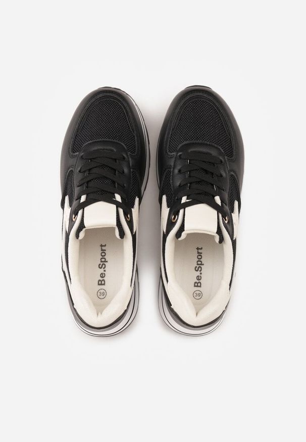 Renee - Czarne Sneakersy na Platformie z Tweedowym Zdobieniem i Perforacją Dioseleia. Okazja: na co dzień. Kolor: czarny. Materiał: jeans. Wzór: aplikacja. Obcas: na platformie