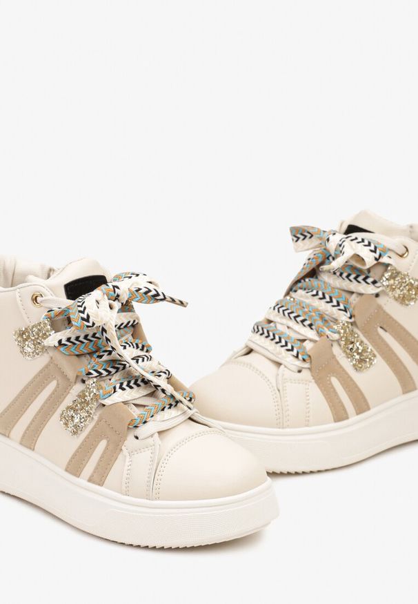 Renee - Beżowe Streetwearowe Sneakersy na Grubej Podeszwie Ozdobione Kontrastowymi Wstawkami Kaittane. Nosek buta: okrągły. Zapięcie: zamek. Kolor: beżowy. Materiał: materiał. Wzór: aplikacja. Obcas: na obcasie. Wysokość obcasa: niski
