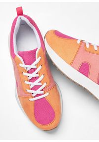 bonprix - Sneakersy z siateczkową wstawką. Kolor: różowy #2