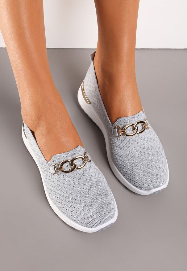 Renee - Szare Wsuwane Półbuty w Stylu Tenisówek Ozdobione Klamrą Wiatalia. Okazja: na co dzień. Zapięcie: bez zapięcia. Kolor: szary. Materiał: jeans. Wzór: aplikacja. Styl: casual