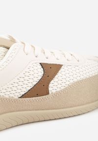 Born2be - Brązowe Sneakersy Ozdobione Geometrycznym Motywem Lamemisia. Okazja: na co dzień, na spotkanie biznesowe, do pracy. Kolor: brązowy. Wzór: geometria, aplikacja #2