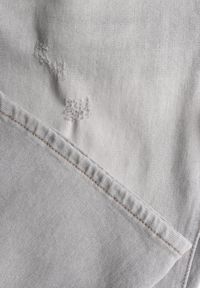 Renee - Jasnoszare Proste Jeansy z Bawełną High Waist Ozdobione Przetarciami Vimareas. Stan: podwyższony. Kolor: szary. Wzór: aplikacja #8