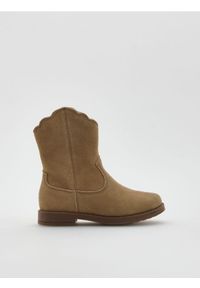 Reserved - Zamszowe botki - brązowy. Kolor: brązowy. Materiał: zamsz #1