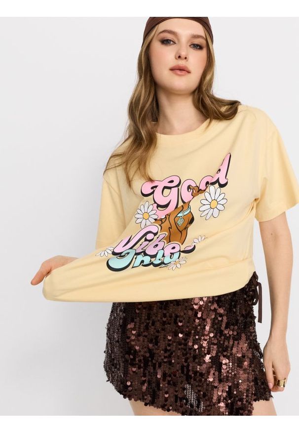 Sinsay - Bawełniana koszulka z nadrukiem Scooby Doo - żółty. Kolor: żółty. Materiał: bawełna. Wzór: nadruk