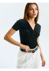 Sinsay - Wiskozowa koszulka z krótkim rękawem - czarny. Kolor: czarny. Materiał: wiskoza. Długość rękawa: krótki rękaw. Długość: krótkie #1