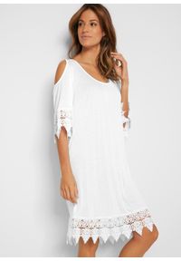 bonprix - Sukienka shirtowa plażowa cold-shoulder. Okazja: na plażę. Kolor: biały. Materiał: wiskoza, jersey, koronka. Wzór: koronka #1