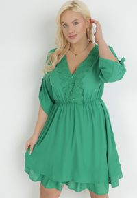 Born2be - Zielona Rozkloszowana Sukienka Mini z Ozdobnym Dekoltem i Gumką w Pasie Braely. Kolor: zielony. Materiał: tkanina. Długość: mini #6