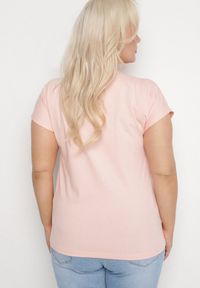 Born2be - Różowy Bawełniany T-shirt z Nadrukiem z Kwiatami Setalisa. Okazja: na co dzień. Kolekcja: plus size. Kolor: różowy. Materiał: bawełna. Wzór: kwiaty, nadruk. Styl: klasyczny, casual, elegancki #4