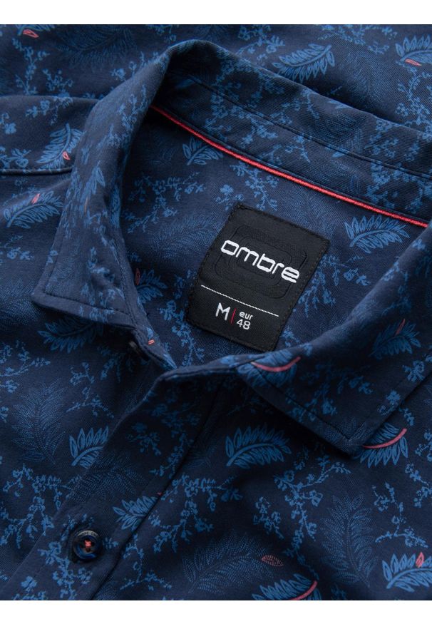 Ombre Clothing - Męska koszula bawełniana z motywem roślinnym – granatowa V1. Okazja: na co dzień. Kolor: niebieski. Materiał: bawełna. Wzór: gładki, kolorowy, nadruk, haft. Styl: klasyczny, casual, elegancki