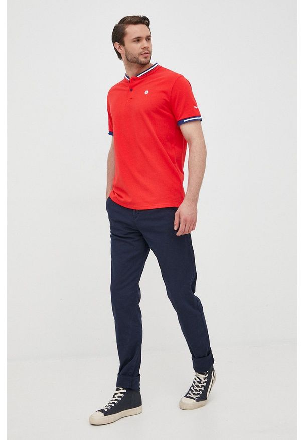 Guess spodnie męskie kolor granatowy w fasonie chinos. Kolor: niebieski. Materiał: tkanina. Wzór: gładki