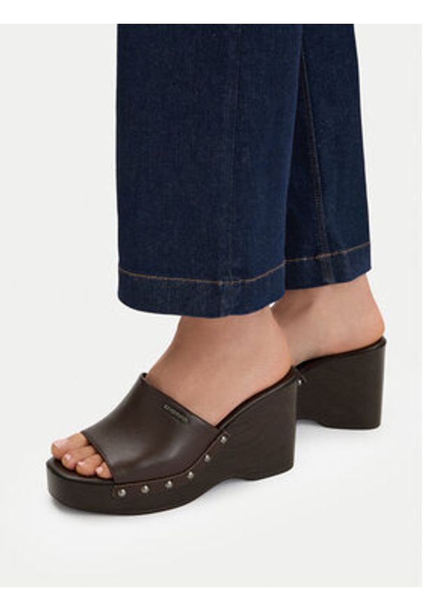 G-Star RAW - G-Star Raw Klapki CEO-19769-01 Brązowy. Kolor: brązowy. Materiał: skóra