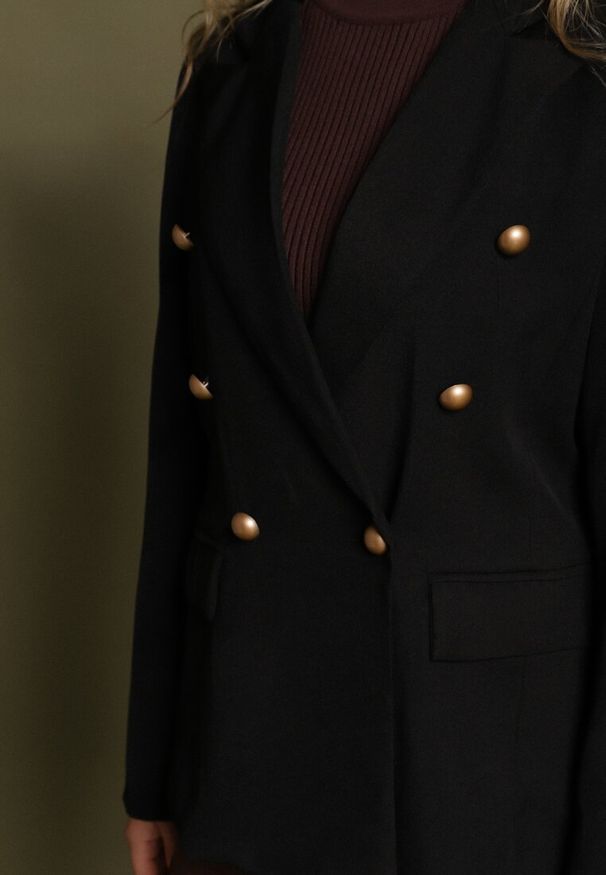 Born2be - Czarna Marynarka Dwurzędowa z Usztywnionymi Ramionami Clamira. Okazja: na co dzień. Kolor: czarny. Materiał: poliester, jeans. Styl: casual