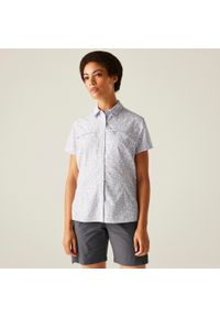 Regatta - Travel Packaway damska koszula z krótkim rękawem. Kolor: fioletowy. Materiał: materiał. Długość rękawa: krótki rękaw. Długość: krótkie. Sport: turystyka piesza #1