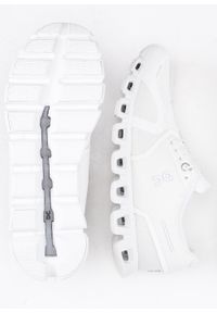 On Running - Sneakersy męskie białe ON RUNNING CLOUD 5. Okazja: do pracy, na spacer, na co dzień. Kolor: biały. Sport: bieganie