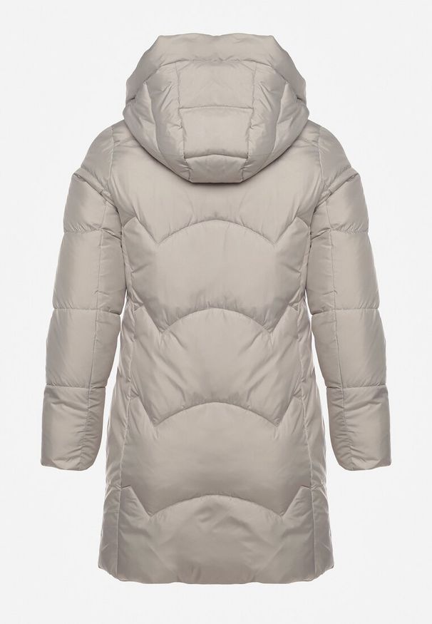 Born2be - Jasnozielona Długa Pikowana Kurtka z Nieodpinanym Kapturem Mevessia. Okazja: na co dzień. Kolor: zielony. Materiał: jeans. Długość: długie. Styl: elegancki, klasyczny, casual