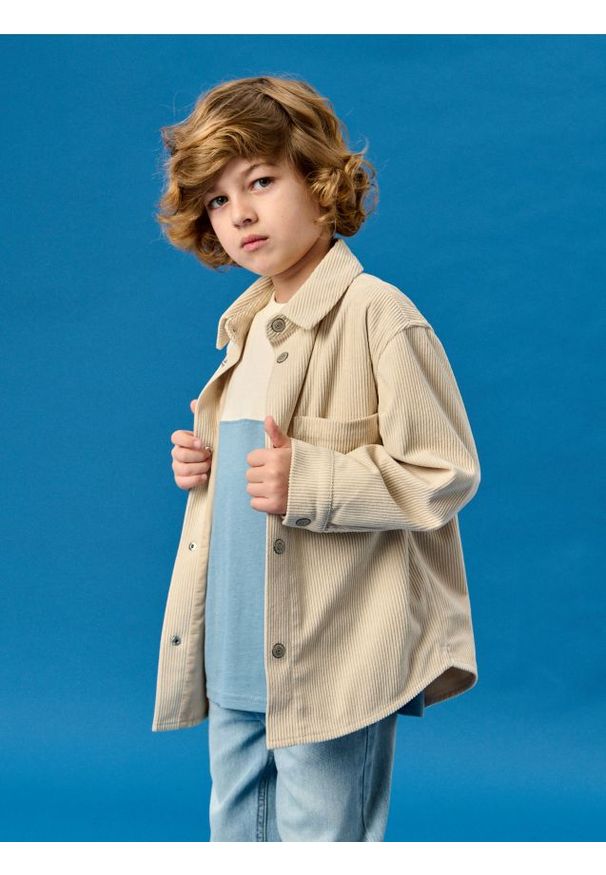 Sinsay - Koszula sztruksowa z kieszenią - kremowy. Kolor: kremowy. Materiał: sztruks