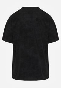 Renee - Czarny Oversizowy T-shirt z Bawełny Zdobiony Haftem z Cekinami Marivia. Okazja: na co dzień. Kolor: czarny. Materiał: bawełna. Wzór: haft, aplikacja. Styl: casual, elegancki #5