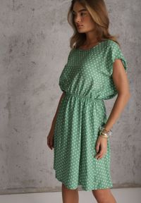 Renee - Zielona Rozkloszowana Sukienka Retro z Wiskozy w Groszki Tetia. Kolor: zielony. Materiał: wiskoza. Długość rękawa: krótki rękaw. Wzór: grochy. Typ sukienki: rozkloszowane. Styl: retro #7