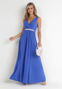 Born2be - Niebieska Sukienka Rozkloszowana Maxi z Paskiem w Cyrkonie i Wycięciem Neorise. Kolor: niebieski. Materiał: materiał. Wzór: aplikacja. Długość: maxi #1