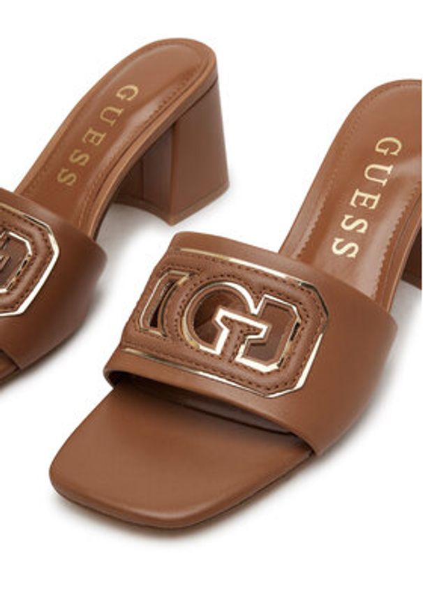 Guess Klapki FLJGAS LEA03 Brązowy. Kolor: brązowy. Materiał: skóra