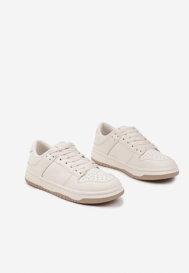 Renee - Beżowe Sneakersy z Ozdobną Perforacją Anurttia. Okazja: na co dzień. Zapięcie: sznurówki. Kolor: beżowy. Materiał: jeans