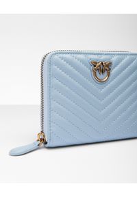 Pinko - PINKO - Skórzany niebieski portfel Taylor. Kolor: niebieski. Materiał: skóra