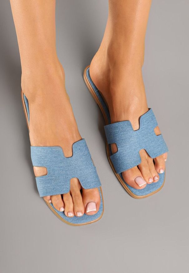 Born2be - Niebieskie Klapki z Ozdobnymi Wycięciami Zlerra. Okazja: na co dzień. Kolor: niebieski. Obcas: na płaskiej podeszwie. Styl: casual, elegancki