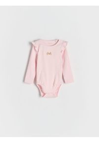 Reserved - Prążkowane body z haftem - pastelowy róż. Kolor: różowy. Materiał: prążkowany. Wzór: haft