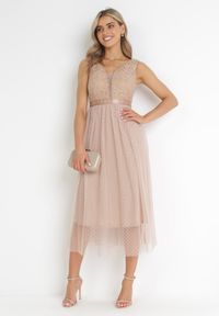 Born2be - Ciemnobeżowa Rozkloszowana Sukienka Tiulowa z Koronką Celila. Okazja: na ślub cywilny, na imprezę, na wesele. Typ kołnierza: dekolt w serek. Kolor: beżowy. Materiał: tiul, koronka. Wzór: koronka. Typ sukienki: kopertowe. Styl: elegancki #3