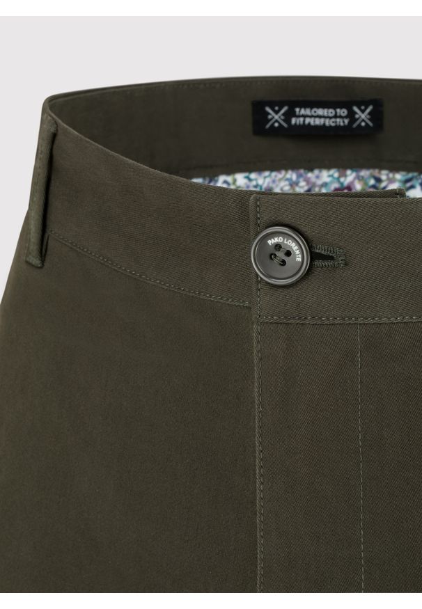 Pako Lorente - PAKO LORENTE – Gładkie spodnie męskie w kolorze zielonym. Kolor: zielony. Materiał: bawełna, elastan. Wzór: gładki. Styl: klasyczny