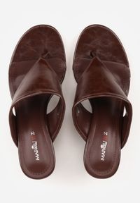 Renee - Brązowe Klapki Japonki na Koturnie z Zabudowaną Cholewką Humbledane. Kolor: brązowy. Materiał: materiał. Sezon: lato. Obcas: na koturnie. Styl: elegancki #7