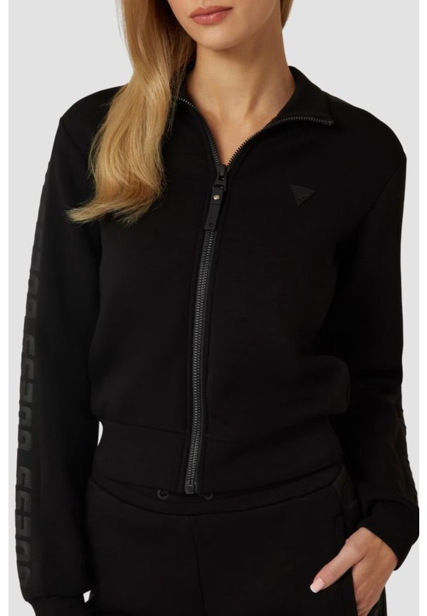Guess - GUESS Czarna bluza damska z lampasami New Allie Scuba. Kolor: czarny. Materiał: materiał