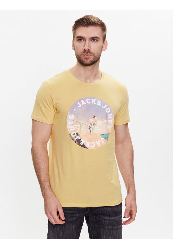 Jack & Jones - Jack&Jones T-Shirt Gem 12221007 Żółty Regular Fit. Kolor: żółty. Materiał: bawełna