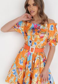 Born2be - Pomarańczowa Sukienka Satynowa Theophanthe. Okazja: na wesele, na ślub cywilny. Typ kołnierza: dekolt hiszpanka. Kolor: pomarańczowy. Materiał: satyna. Wzór: kolorowy, aplikacja. Długość: mini #4