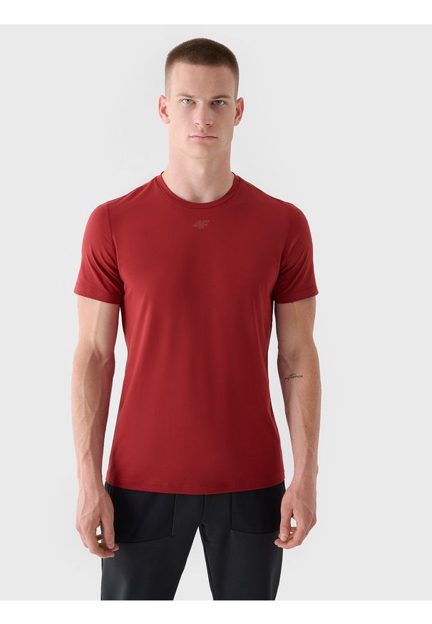 4f - 4F Koszulka treningowa regular szybkoschnąca męska - czerwona M. Kolor: czerwony. Materiał: dzianina, elastan, włókno, syntetyk, materiał. Wzór: gładki, jednolity, ze splotem. Sport: fitness