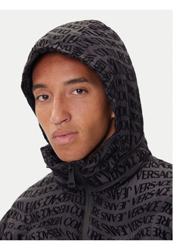 Versace Jeans Kurtka zimowa 79GAUD04 Czarny Regular Fit. Kolor: czarny. Materiał: syntetyk. Sezon: zima