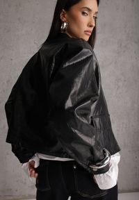 Renee - Czarna Kurtka Ramoneska Bomber z Kieszeniami z Klapami Nealira. Okazja: na co dzień. Kolor: czarny. Materiał: skóra, poliester. Styl: rockowy, casual #7