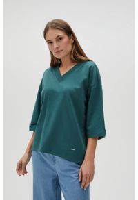 MOODO - Bluza oversize z dekoltem w serek zielona. Typ kołnierza: dekolt w serek. Kolor: zielony. Materiał: bawełna, poliester