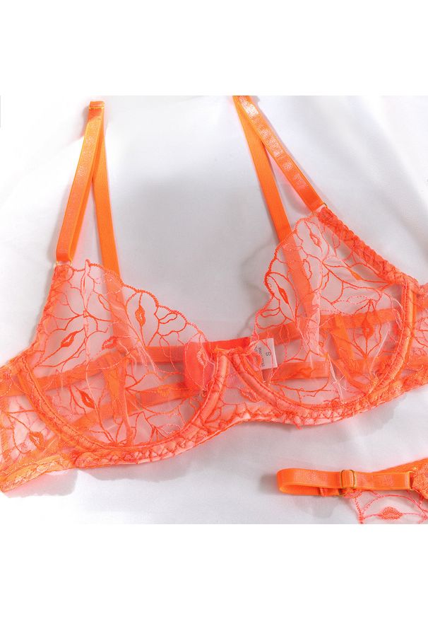 Intica - Komplet bielizny z haftem na romantyczny wieczór Youngsoon. Kolor: pomarańczowy. Materiał: materiał. Wzór: haft