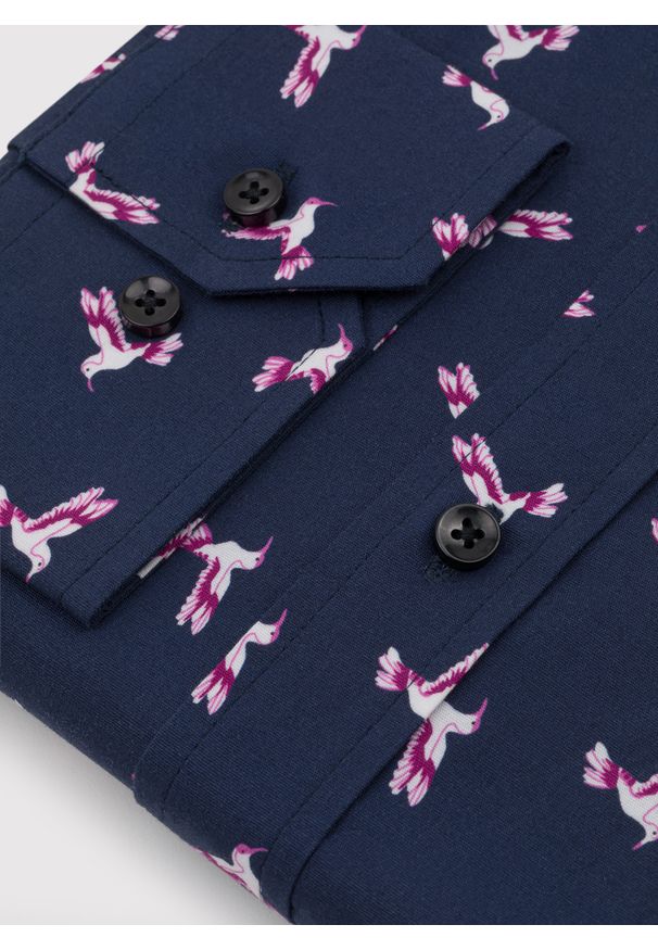 Pako Lorente - PAKO LORENTE – Granatowa koszula w kolibry. Okazja: na co dzień. Kolor: niebieski. Materiał: bawełna, jeans, elastan. Styl: casual