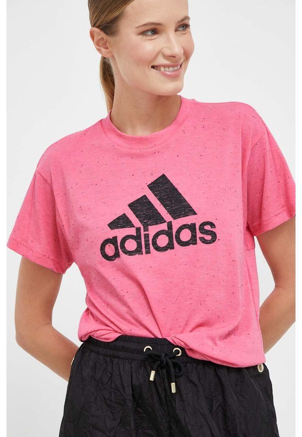 Adidas - adidas t-shirt damski kolor różowy. Kolor: różowy. Materiał: włókno, dzianina, materiał. Styl: klasyczny