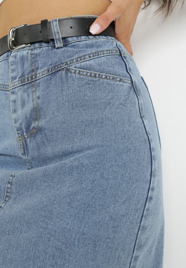 Born2be - Niebieska Spódnica Jeansowa Midi z Paskiem z Imitacji Skóry Kiarmi. Kolor: niebieski. Materiał: jeans, skóra