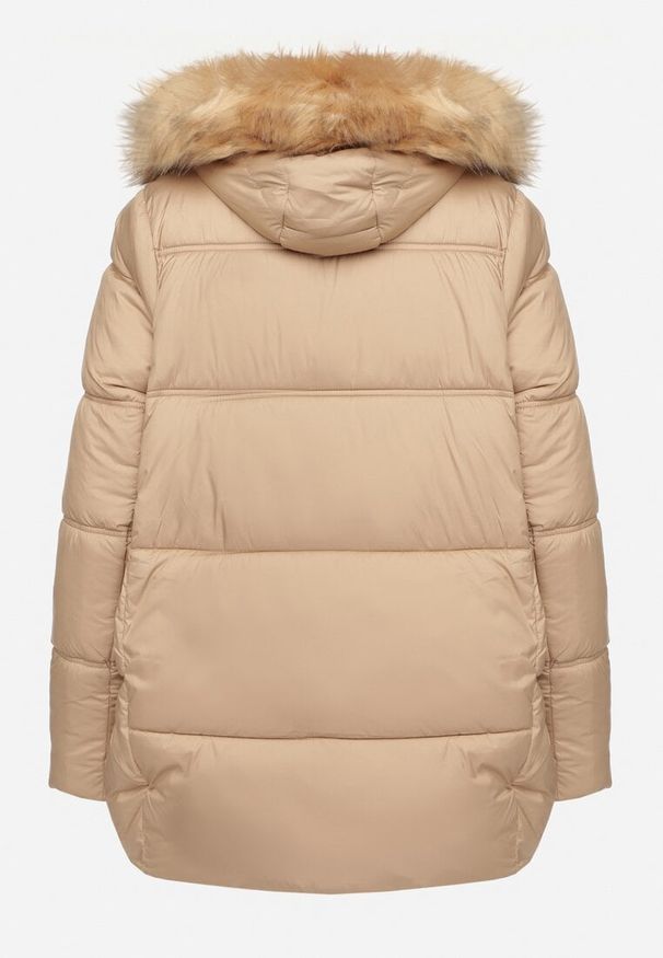 Born2be - Ciemnobeżowa Pikowana Kurtka Zimowa z Kieszeniami i Kapturem z Odpinanym Kołnierzem Ilisha. Okazja: na co dzień, na spacer. Kolor: beżowy. Materiał: jeans, futro, dzianina, wełna. Sezon: zima. Styl: casual, elegancki