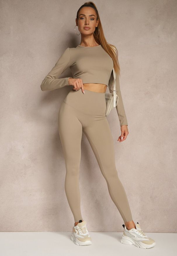Renee - Beżowy Komplet Sportowy Legginsy i Top Typu Longsleeve Dorotia. Kolor: beżowy. Materiał: skóra