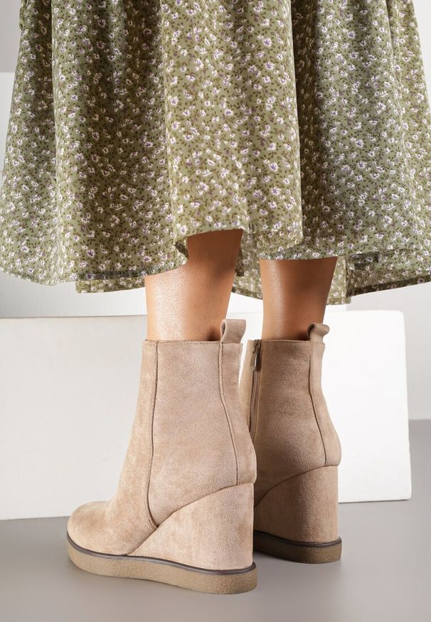 Born2be - Ciemnobeżowe Botki na Koturnie Selleri. Kolor: beżowy. Obcas: na koturnie