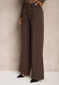 Renee - Ciemnobrązowe Szerokie Spodnie High Waist z Gumką w Pasie Eternel. Okazja: na spotkanie biznesowe. Stan: podwyższony. Kolor: brązowy. Materiał: jedwab. Styl: biznesowy, elegancki